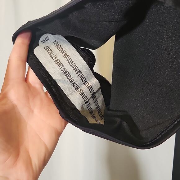 SHADE & SHORE 2PC Black Triangle Bikini Set, Size Sm/Med - Picture 9 of 11